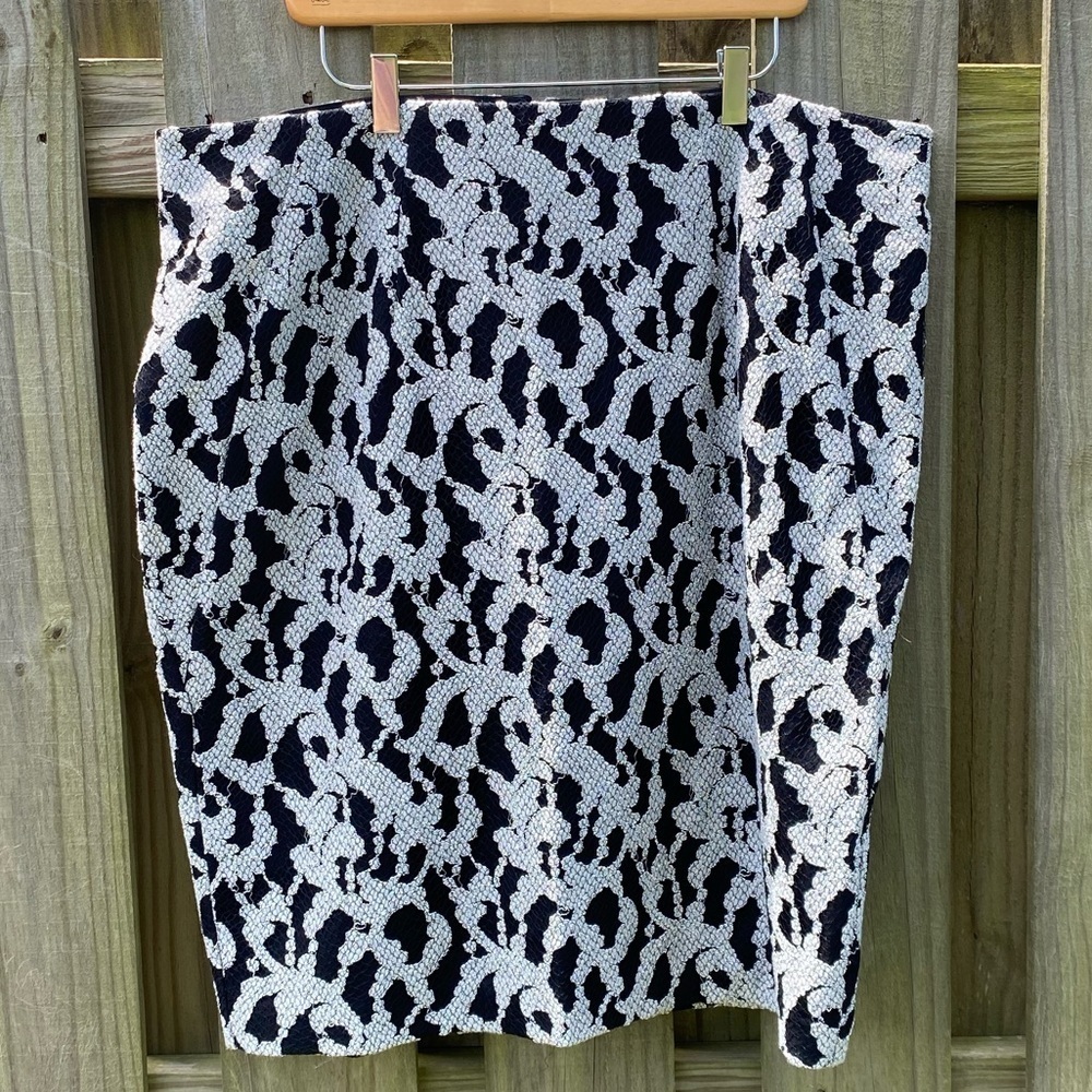 Lane Bryant Vintage Inspired Black & White Snakeskin Ponte Pencil Skirt โฆ
